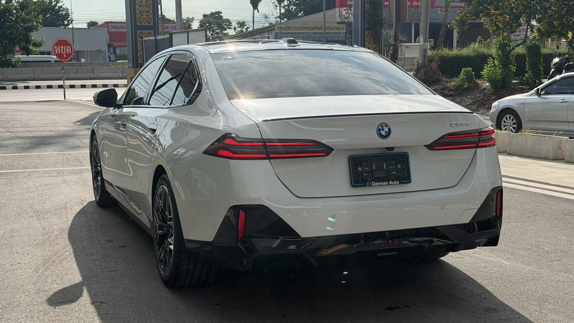 BMW 530e M-SPORT PRO G60 2024 สีขาว รถสวยเหมือนใหม่ BSI Warranty เหลืออีกยาวๆ รูปที่ 11