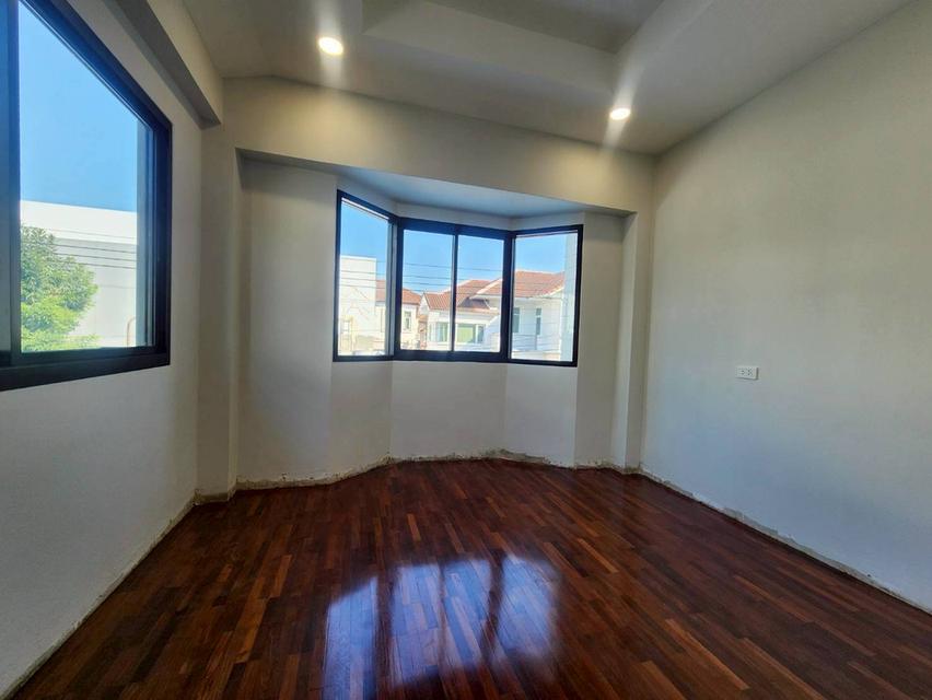 ขายบ้านเดี่ยวมือสองตกแต่งใหม่ โครงการ ธนาสิริ รัตนาธิเบศร์ (Thanasiri Rattanathibet) ใกล้รถไฟฟ้าสายสีม่วงสถานีบางพลู 12