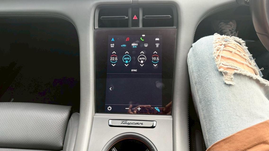 2021 PORSCHE TAYCAN สีดำ Milage 26,XXX KM ออฟชั่นล้นๆ รถศูนย์ AAS วารันตีแบต ถึง ปี29 ใช้ต่อสบายใจสุด HOTPRICE 3.29 MBCall 📞 092-666-2162 Tony รูปที่ 12