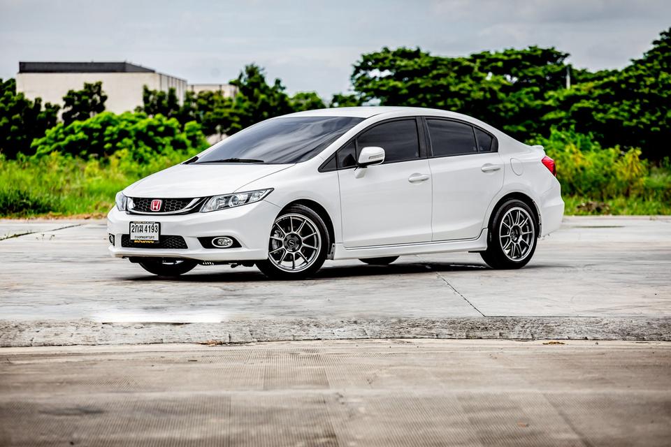Honda Civic Fb 1.8E เบาะไฟฟ้า สีขาว ปี 2013 มือเดียวป้ายแดง 10