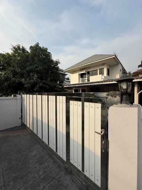 ให้เช่าบ้านเดี่ยว 2 ชั้น 300 ตรม. ซอยสังคมสงเคราะห์ 12 พร้อมเฟอร์นิเจอร์ ใกล้เซ็นทรัลอีสวิล 1