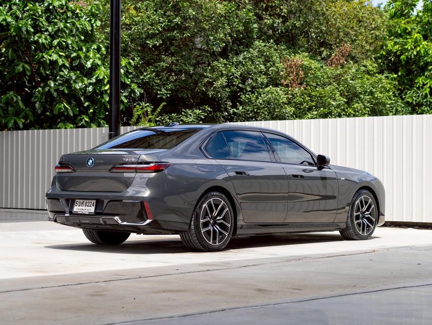 BMW 750e (G70) M Sport ปี 2024 มือเดียว ไมล์แท้ 15,000 กม. BSI/BRI เหลือเพียบ! 6
