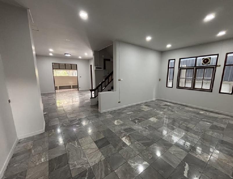 ให้เช่าทาวน์โฮม 3 ชั้น / ทำเลซอยอ่อนนุช 39 / พื้นที่ดิน 40 ตารางวา / พื้นที่ใช้สอยกว่า 250 ตารางเมตร / จอดรถ 2-3 คัน 5