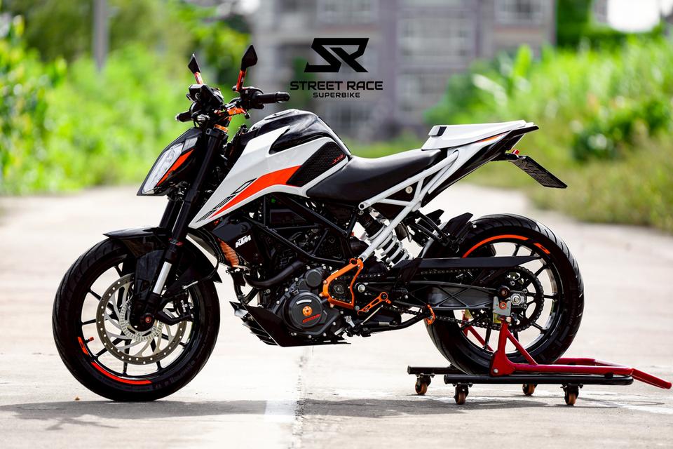 2023 KTM duke390 2023 – รถสวย หล่อ เท่ พร้อม ของแต่งคุมโทนส้ม หล่อๆ 9
