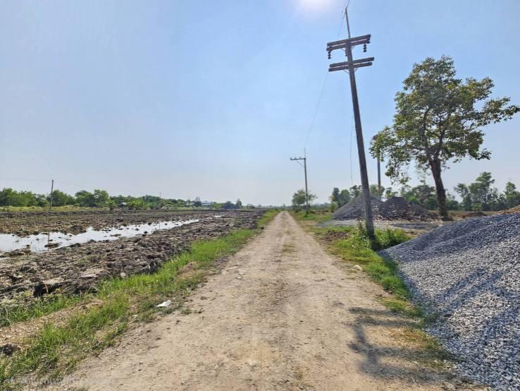 ที่ดินแบ่งขาย อำเภอองครักษ์ นครนายก  ติดถนนสาธารณะ น้ำ ไฟ พร้อม 3