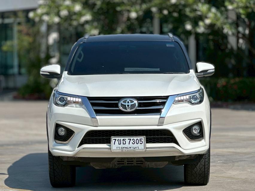 รหัสรถ PAT7305 TOYOTA Fortuner 2.8TRD Sportivo  4WD ปี 2017 สีขาวมุก