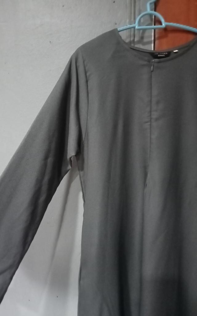 ชุดเดรสยาวสีเทา (Abaya / Jubah / Maxi Dress) รูปที่ 2