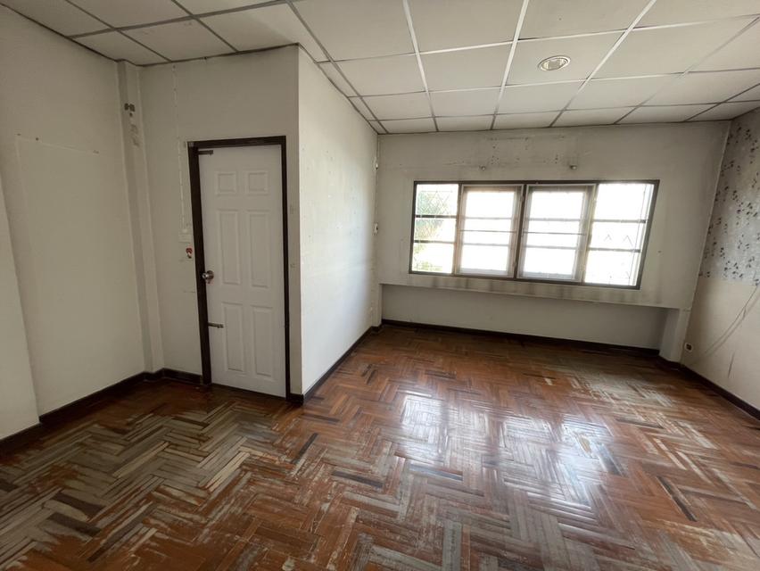 ขายบ้านเดี่ยวหลังมุม หมู่บ้านวรนุช เพชรเกษม 68 แยก 31 ขายตามสภาพ ราคาต่อรองได้ ทำเลดี ใกล้ MRT บางแค 4