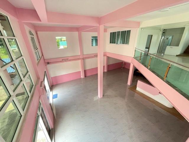 ให้เช่าโฮมออฟฟิศ 4 ชั้น พื้นที่ใหญ่ 100 ตร.ว.ซอยพัฒนาการ 97 ใกล้ทางด่วนและมอเตอร์เวย์ ใช้เป็นสำนักงาน โชว์รูม ศูนย์กระจายสินค้า หรืออยู่อาศัย ที่จอดรถ 6