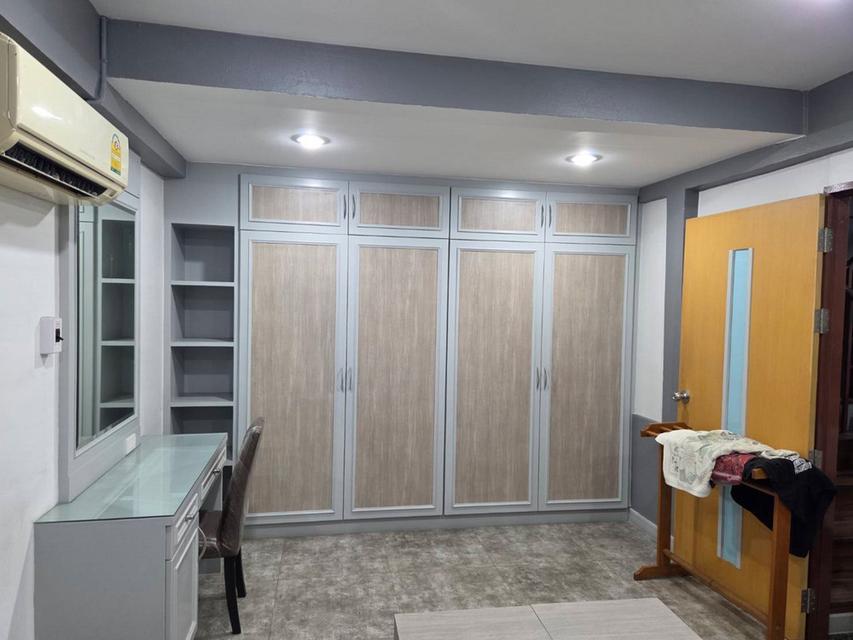 ขายอาคารพาณิชย์ 3.5 ชั้น หน้ากว้าง 5.15 เมตร (รีโนเวทใหม่) ซอยบางกร่าง 26 ถนนบางกรวย-ไทรน้อย เมืองนนทบุรี ใกล้เซ็นทรัลเวสต์เกต 8