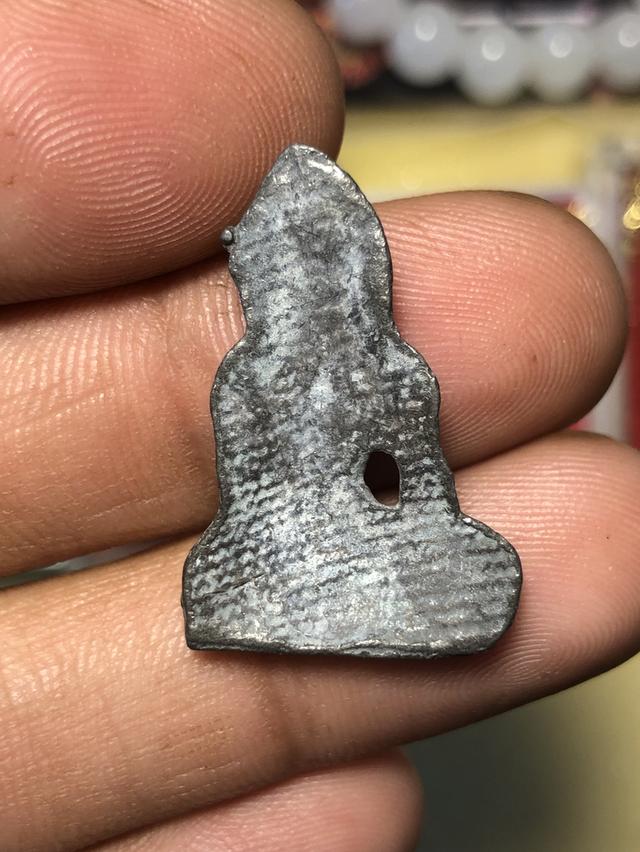 ยกชุดพระเนื้อชินลึกลับไม่ทราบที่สามองค์ 200รวมส่งครับ🙏🏻🥰 8