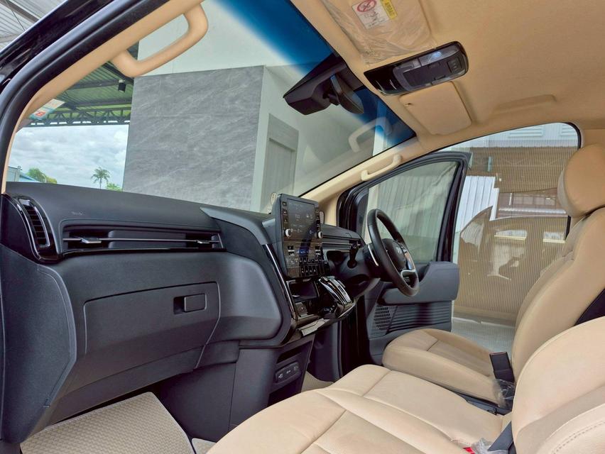 Hyundai Staria 2.2Sel ปี2/ 11