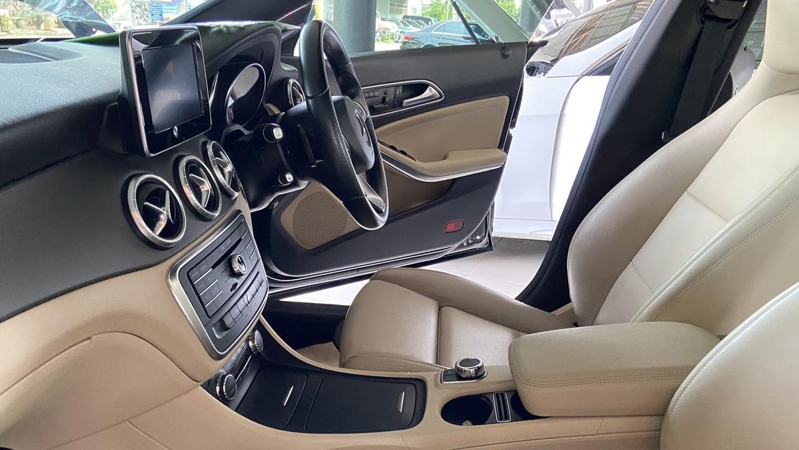CLA200 W117 รถปี 2016 7