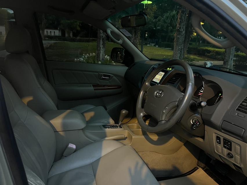 รถยนต์ Toyota Fortuner 3.0 V Auto ขับ2 ปี 2010 รูปที่ 6
