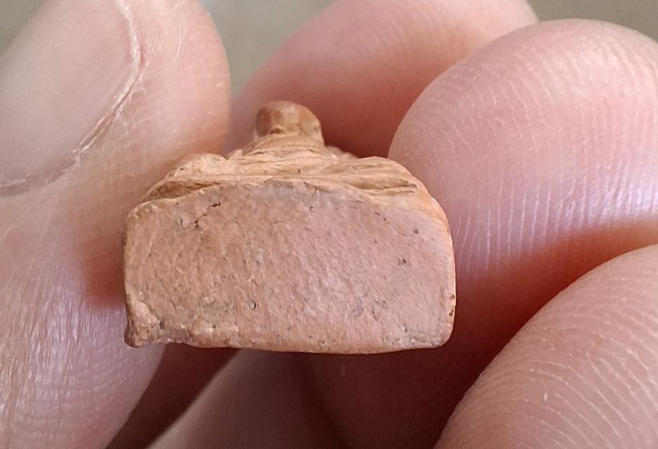 พระรอดเนื้อดิน สนใจทักสอบถามได้ค่ะ รูปที่ 5