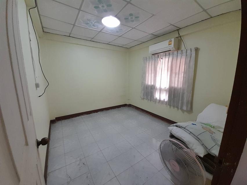 #ขายด่วน บ้านสวยน่าอยู่  ราคาดูดีที่ 1,050,000 บาท เท่านั้น เนื้อที่ 50 ตรว. พื้นที่ใช้สอย 95 ตารางเมตร 2 ห้องนอน 2 ห้องน้ำ  แถมฟรี แอร์ 3 ตัว  บ้านเล 7