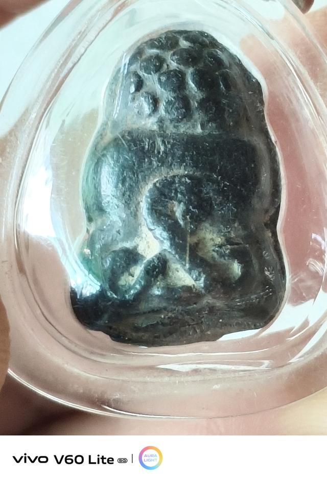 พิมพ์พระปิดตา เจ้าเงาะหลังยันต์ เนื้อผงคลุกรัก มีปิดทอง ประมาณปี 2435-2458 รูปย่อยที่ 2