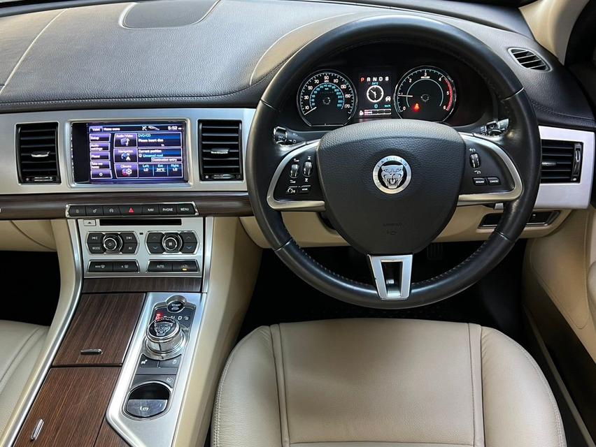 Jaguar XF 2.2 Sedan 7