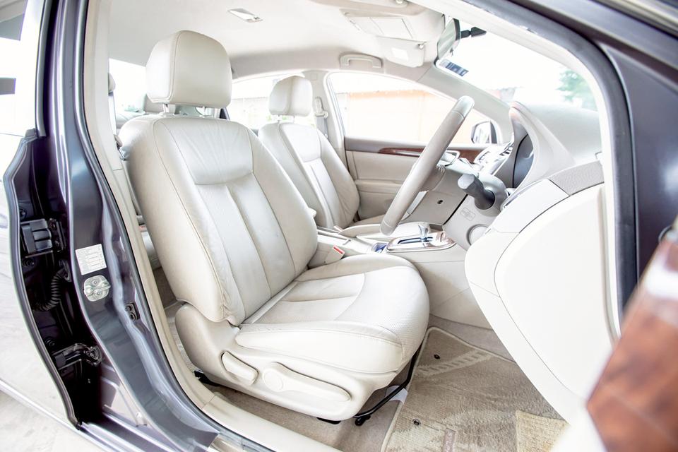 Nissan Sylphy 1.6S ปี 2013 เกียร์ออโต้ สีเทา  12