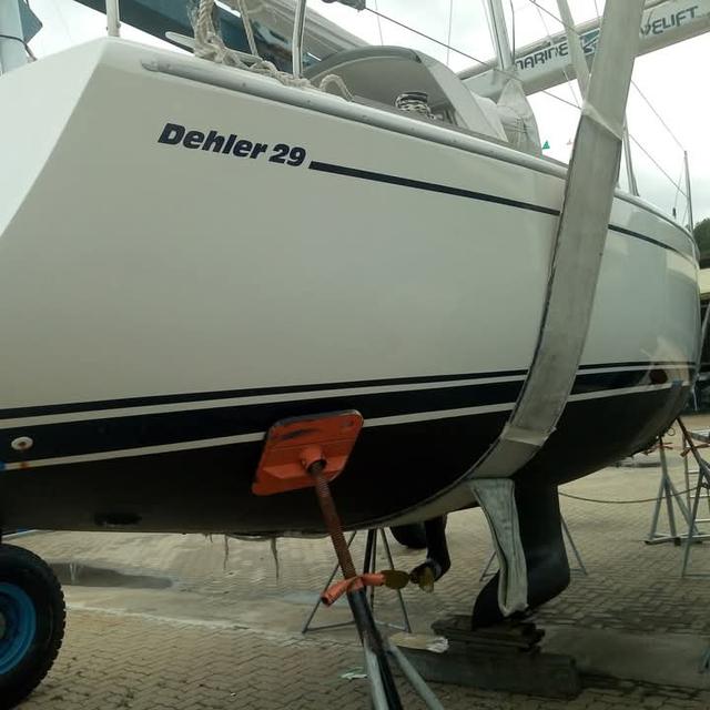 ขายเรือใบนอก Dehler ขนาด 29 ฟุต  4