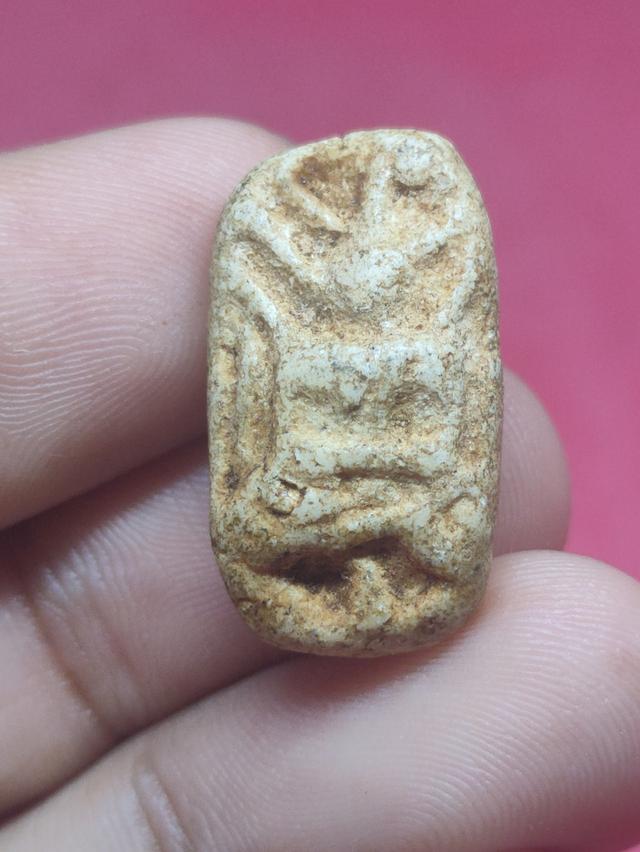 พระเนื้อผง หลวงปู่เผือก พิมพ์ขุดสระเล็ก