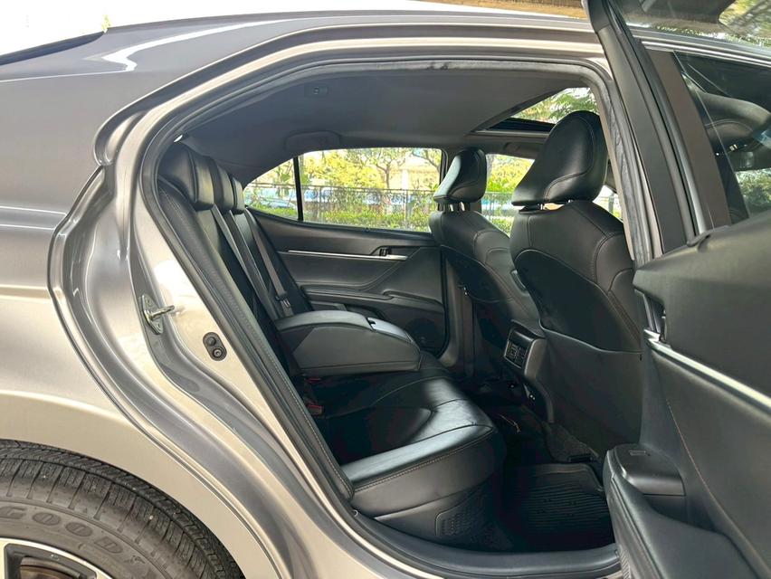 ขายรถ Toyota Camry 2.5 Hybrid ปี 2022 สีเทา เกียร์ออโต้ รูปที่ 10