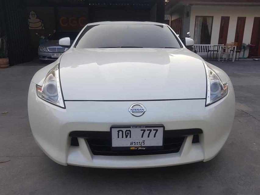 Nissan 370 MT สีขาว ปี 2010