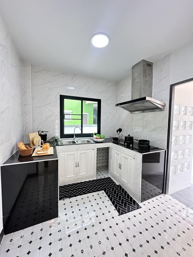 ฟลอร่าวิลล์ สุวินทวงศ์ 14