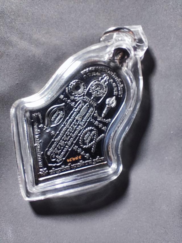 เหรียญท้าวเวสสุวรรณ หลวงพ่ออิฐ วัดจุฬามณี รุ่นเจริญทรัพย์ พิมพ์ใหญ่ เนื้อชนวนรมดำ ปี2563 รูปที่ 2