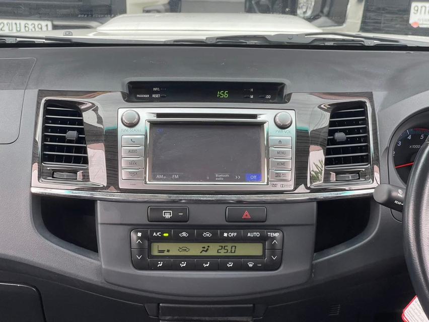 ปี 2014 TOYOTA FORTUNER 2.5 Vสีขาว เกียร์ออโต้ รถสวยมือเดียว ขับเคลื่อน2ล้อ 5