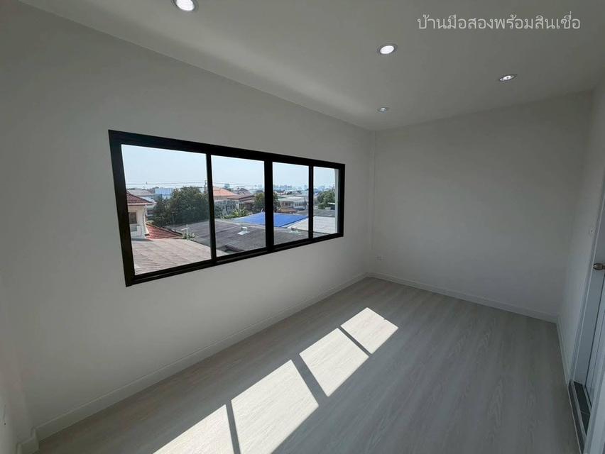 ทาวน์โฮม 3 ชั้น ซอยนาคนิวาส 37 ถนนประดิษฐ์มนูธรรม 9