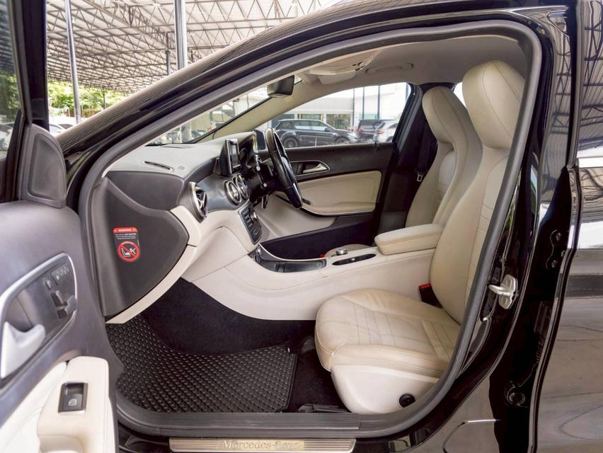 MERCEDES BENZ GLA200 1.6 Urban ปี จด 2015 14