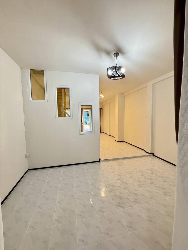 ทาวเฮ้า (ตลาดปลาอ่างศิลา ) รูปย่อยที่ 5