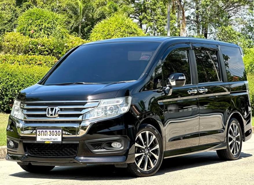 ขายรถตู้ Honda Stepwagon สีดำ