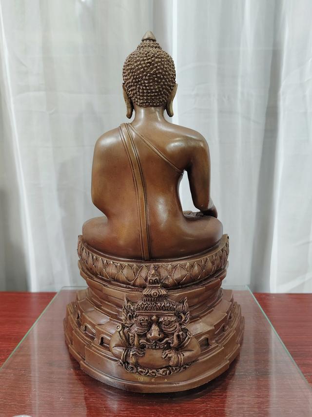 พระพุทธสิหิงค์ รุ่น ๒๖ ศตวรรษ ปีพ.ศ. 2555 พิมพ์กรรมการ วัดพระมหาธาตุวรมหาวิหาร จ.นครศรีธรรมราช รูปย่อยที่ 3