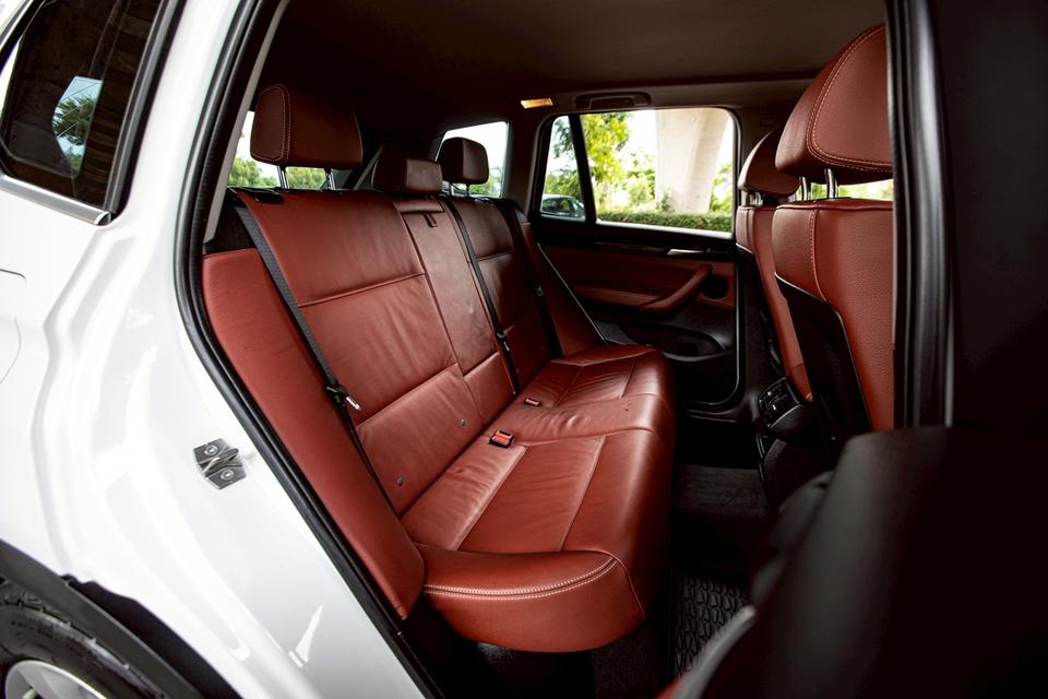 Bmw X3 XDrive20i  สีขาว ปี2013   สนใจติดต่อ.099-2459121 เซลล์เอก 549,000 12