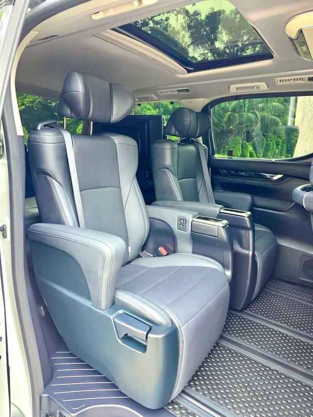 Toyota ALPHARD 2.5SC PACKAGE สีขาว ปี 2023 ไมล์ 20,000 กม.  13