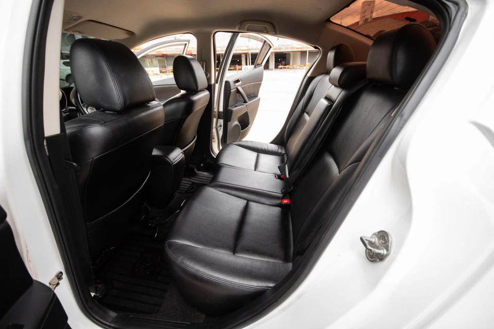 รถบ้านเข้าใหม่ ปี 2013 Mazda3 1.6V Spirit 4 Dr. A/T สีขาว 6