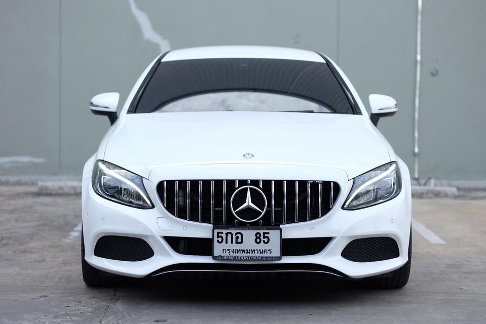 Mercedes-Benz C250 Coupe AMG ปี 2017 สีขาว ราคาดี หาอยู่ด่วนช้าอด รูปย่อยที่ 2