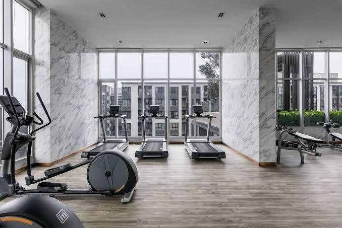 Notting Hill Condo Sriracha 18