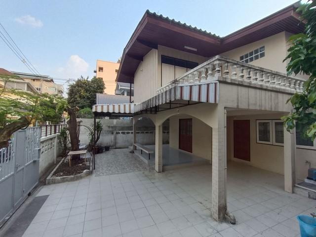 ให้เช่าบ้านเดี่ยว 2 ชั้น 52 ตรว. ลาดพร้าว 122 รามคำแหง 65 ใกล้ MRT มหาดไทย 6