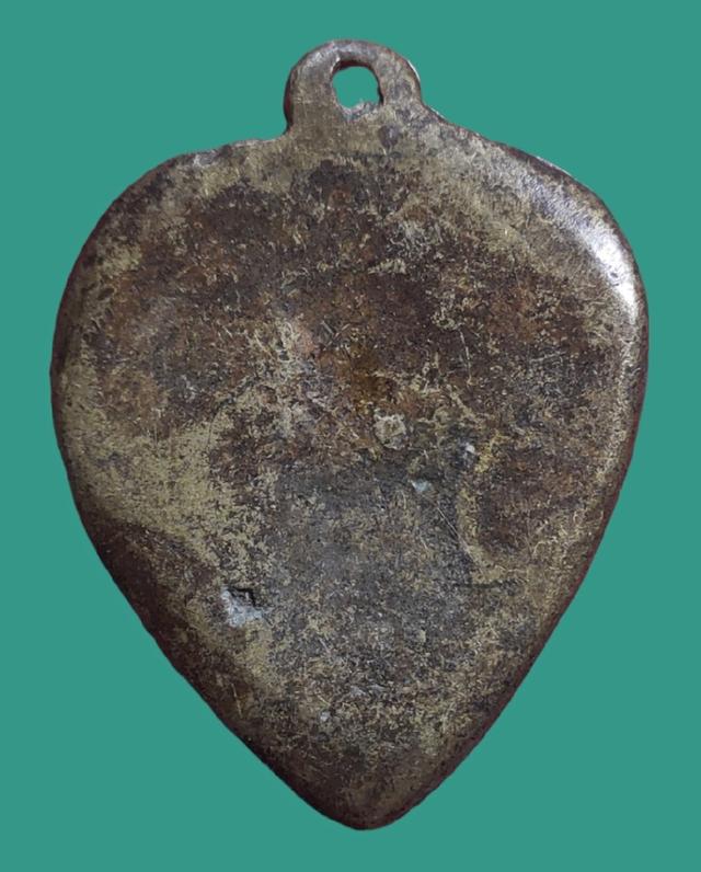 เหรียญหล่อโบราณ รูปหัวใจ ข้างกนก เนื้อทองผสม 2