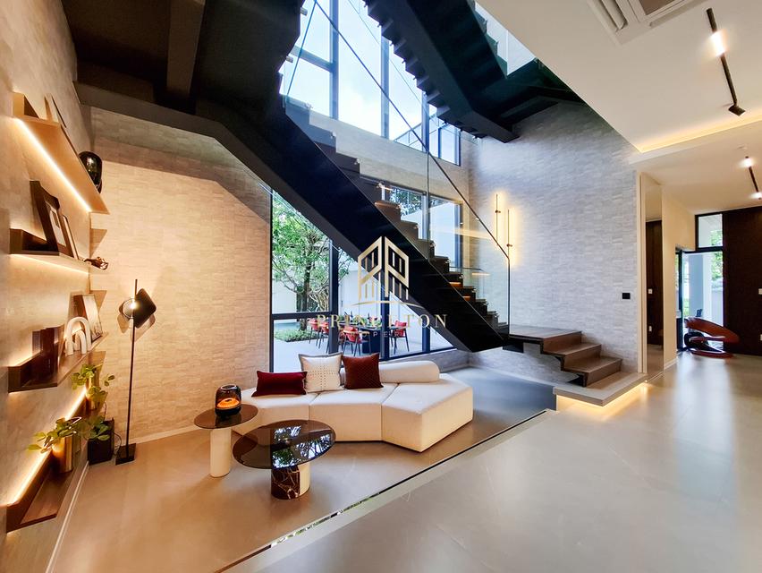 VIVE New Krungthep Kreetha 3-Storey Modern Show Home 5