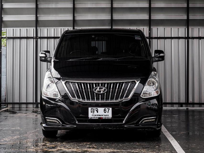 Hyundai H1 2.5 ดีเซล ELITE ปี 2017 สีดำแต่ง VIP พร้อมใช้ได้เลยครับ  2
