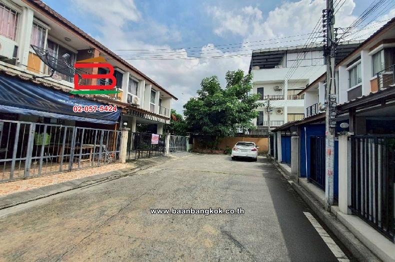 ทาวน์เฮาส์ หมู่บ้าน จามจุรี เนื้อที่ 17.2 ตร.ว (สุขาภิบาล 5 แยก 2) แขวงท่าแร้ง เขตบางเขน กรุงเทพมหานคร 2