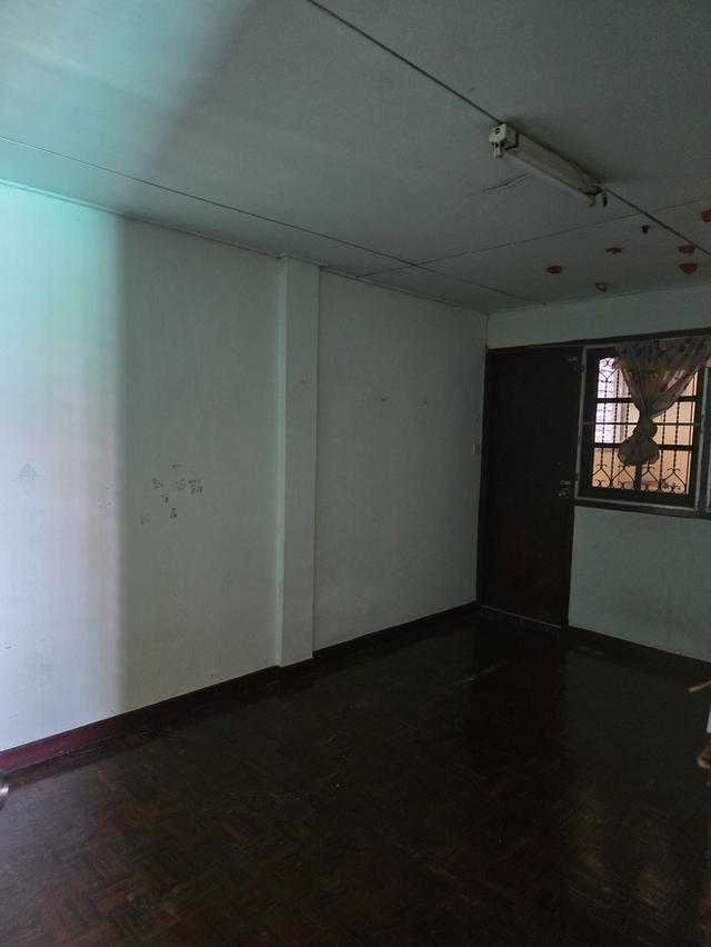 ขายทาวน์เฮ้าส์เนื้อที่ 33 ตารางวา อยู่ซอยประชาราษฎร์บำเพ็ญ 1 ถนนรัชดาภิเษก เขตดินแดง หน้าปากซอย คือ แยกพระพิฆเนศ 16