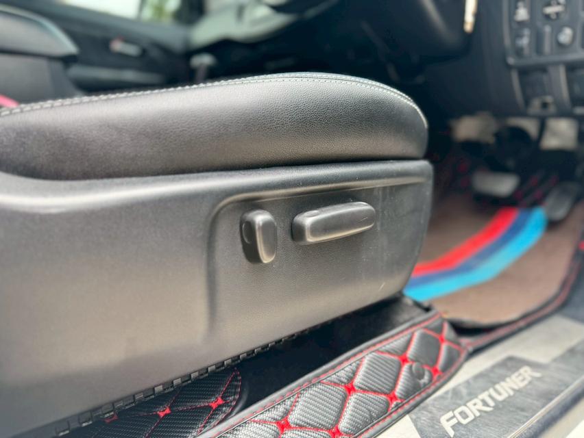ขาย Toyota Fortuner 2.5V ปี15 15