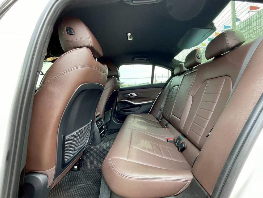 BMW 320d M SPORT G20 สีขาว ปี 2021Bsi ถึง 16/03/2570Warranty 16/03/2570 13