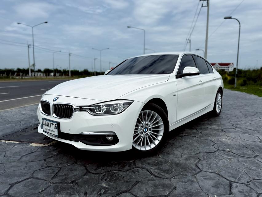 BMW 320d Luxury ปี 2015 สีขาว สวยสภาพดี 10