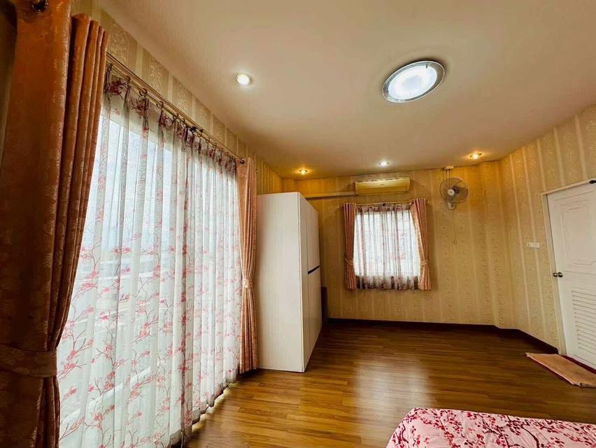 ขายบ้านทาวน์โฮมสามชั้นถนนนิมิตรใหม่13/2 2